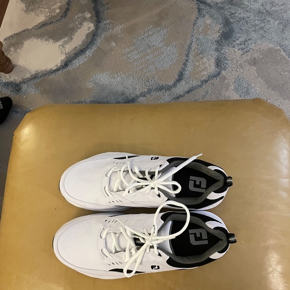 Foot joy golf shoes in box - Picture 2 of 5